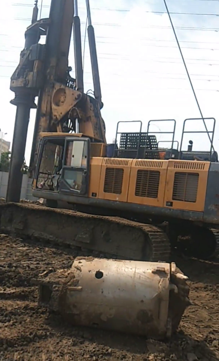山東威海房建樁280旋挖鉆機(jī)施工現(xiàn)場(chǎng)圖片.png