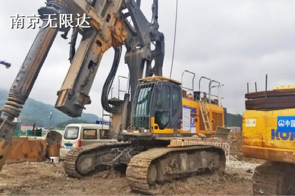 徐工360E旋挖鉆機參與江蘇高架橋快速干道工程建設(shè).jpg