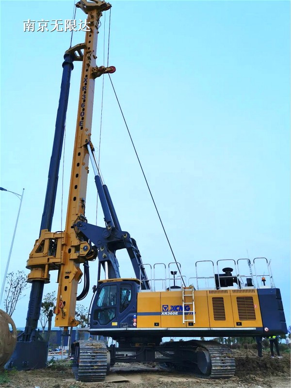 徐工旋挖鉆機參與江蘇高架橋快速干道工程建設(shè).jpg