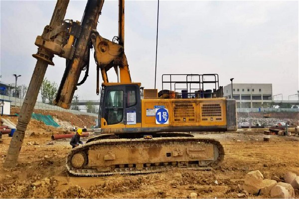 一臺(tái)中小型旋挖機(jī)，價(jià)格到底有多大差別.jpg
