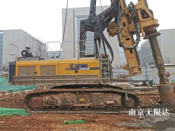 這幾種旋挖機操作很容易損害油缸，應(yīng)注意哪些事項.jpg