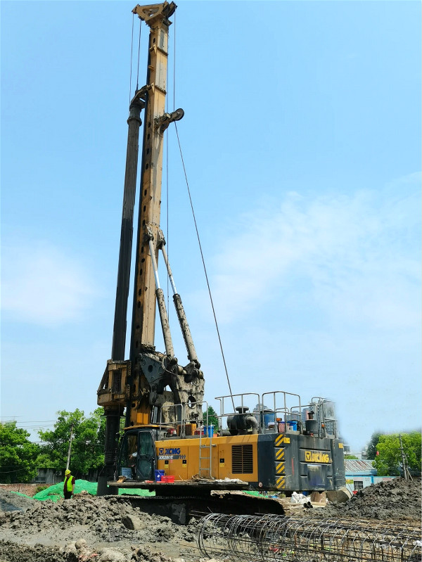衡永高速，徐工XR280E旋挖鉆機(jī)作為主力設(shè)備.jpg